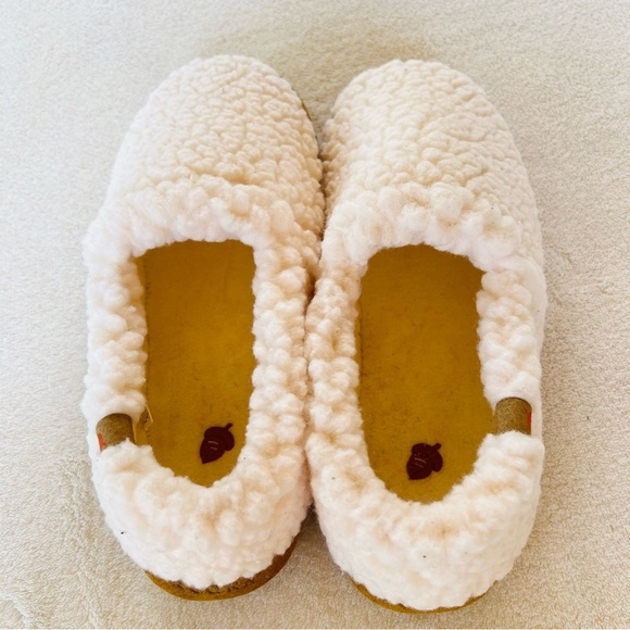 ACORN CLASSIC MOCCASIN SHERPA SLIPPERS INDOOR OUTDOOR  SIZE 8/9 BUFF NWT - Picture 4 of 8